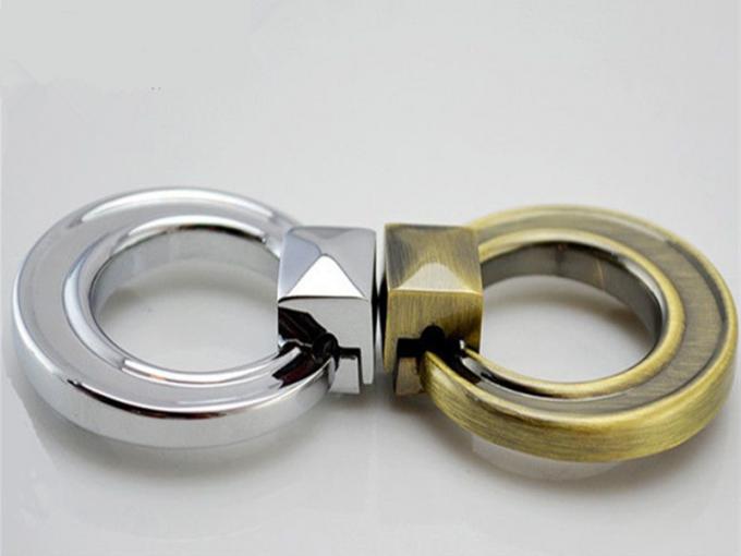 Trações de bronze antigas clássicas do anel do armário, punhos retros ligas de zinco da mobília do diâmetro de 43mm