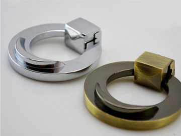 Trações de bronze antigas clássicas do anel do armário, punhos retros ligas de zinco da mobília do diâmetro de 43mm